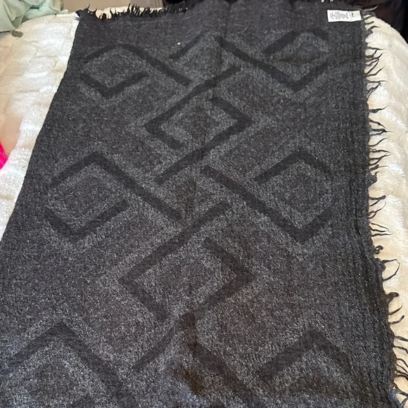 Wilfred Black Geometric Blanket scarf - Picture 3 of 9